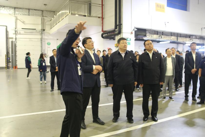 通用医疗党委书记、总经理张向群带队参观重药控股现代物流综合基地