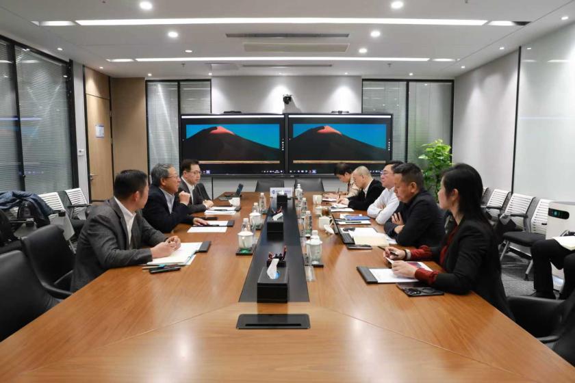 袁泉与医科达(中国)全球执行副总裁兼中国区总裁龚安明一行开展座谈交流